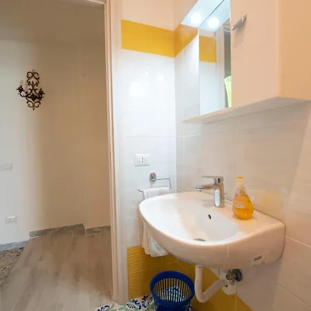 Vomero Cilea House With Balcony Apartment