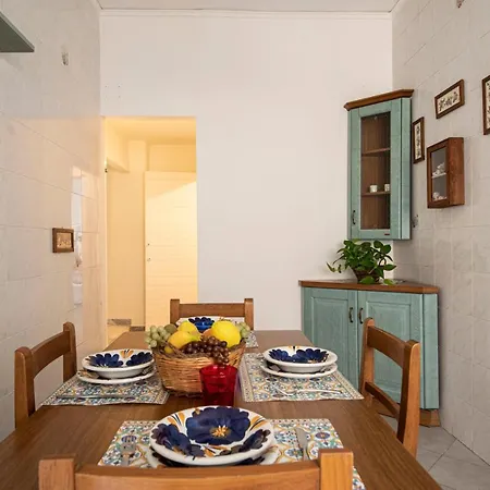Vomero Cilea House With Balcony * Neapol